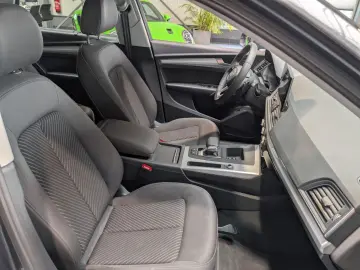 AUDI Q5 40 TDI quattro S tronic S line 1.Hand