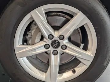 AUDI Q5 40 TDI quattro S tronic S line 1.Hand