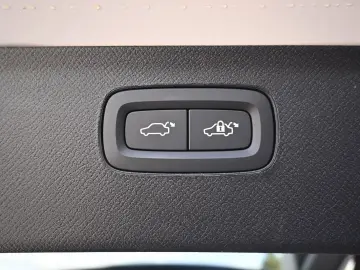 VOLVO XC90 T8 AWD Plus Dark PANO 360  HuD H&K ACC