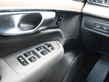 VOLVO XC90 T8 AWD Plus Dark PANO 360  HuD H&K ACC