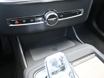 VOLVO XC90 T8 AWD Plus Dark PANO 360  HuD H&K ACC