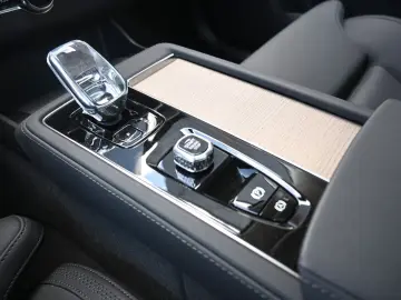 VOLVO XC90 T8 AWD Plus Dark PANO 360  HuD H&K ACC