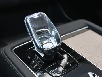 VOLVO XC90 T8 AWD Plus Dark PANO 360  HuD H&K ACC