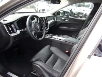 VOLVO XC60 B4 Plus Dark 2WD