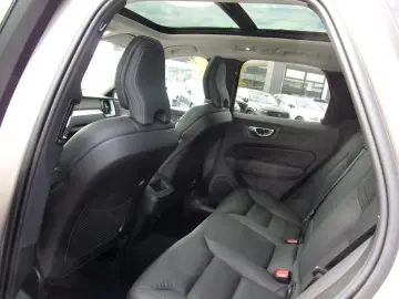 VOLVO XC60 B4 Plus Dark 2WD