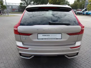 VOLVO XC60 B4 Plus Dark 2WD