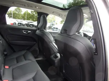 VOLVO XC60 B4 Plus Dark 2WD