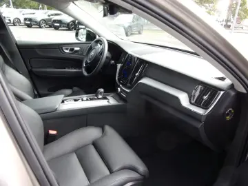 VOLVO XC60 B4 Plus Dark 2WD