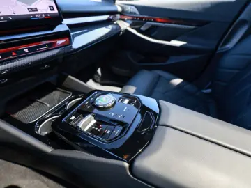 BMW 540d xDrive M-Sport Pano 360-Camera Bowers&Wilkins HUD