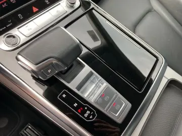 AUDI Q8 50 TDI Q LM22 LEDER NAVI