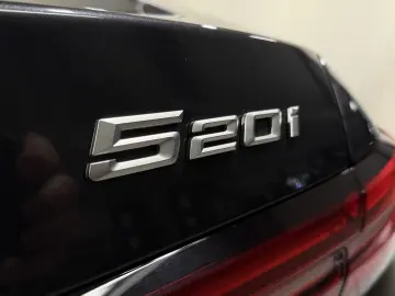 BMW 520i M-Sport Carbon 360-Camera HK ACC
