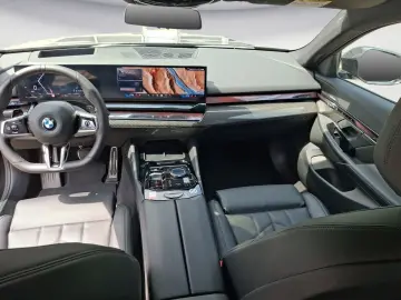 BMW 520i M-Sport Carbon HK