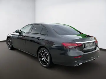 MERCEDES-BENZ E 220 d 4M AMG SHD AHK MBEAM NIGHT DIS…