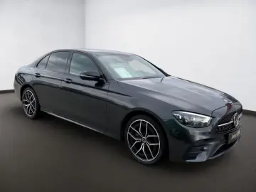 MERCEDES-BENZ E 220 d 4M AMG SHD AHK MBEAM NIGHT DIS…