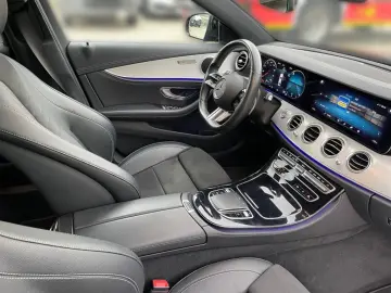 MERCEDES-BENZ E 220 d 4M AMG SHD AHK MBEAM NIGHT DIS…