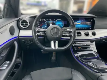 MERCEDES-BENZ E 220 d 4M AMG SHD AHK MBEAM NIGHT DIS…