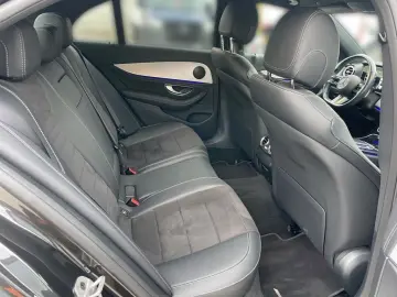 MERCEDES-BENZ E 220 d 4M AMG SHD AHK MBEAM NIGHT DIS…