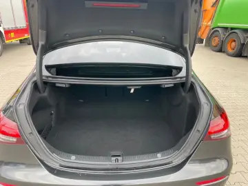 MERCEDES-BENZ E 220 d 4M AMG SHD AHK MBEAM NIGHT DIS…