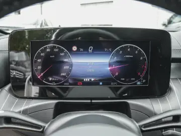 MERCEDES-BENZ C 200 4M AMG Kamera Totwinkel Ambiente CarPlay