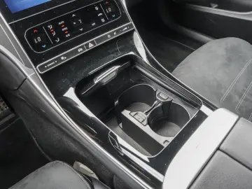 MERCEDES-BENZ C 200 4M AMG Kamera Totwinkel Ambiente CarPlay