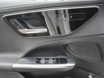 MERCEDES-BENZ C 200 4M AMG Kamera Totwinkel Ambiente CarPlay