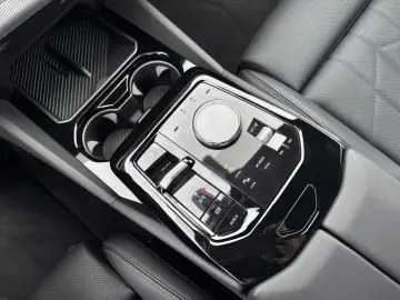 BMW 520i M-Sport Pano 360-Camera HK HUD