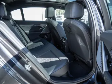BMW 520i M-Sport Carbon Pano 360-Camera HK