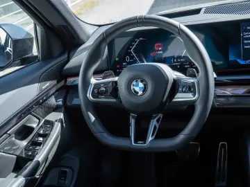 BMW 520i M-Sport Carbon Pano 360-Camera HK