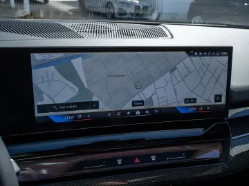 BMW 520i M-Sport Carbon Pano 360-Camera HK