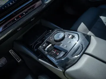 BMW 520i M-Sport Carbon Pano 360-Camera HK
