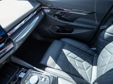 BMW 520i M-Sport Carbon Pano 360-Camera HK