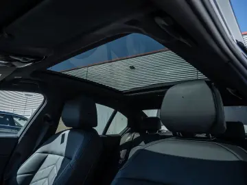 BMW 520i M-Sport Carbon Pano 360-Camera HK