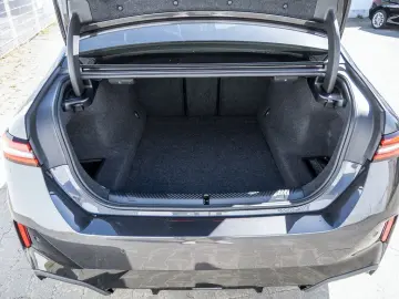BMW 520i M-Sport Carbon Pano 360-Camera HK