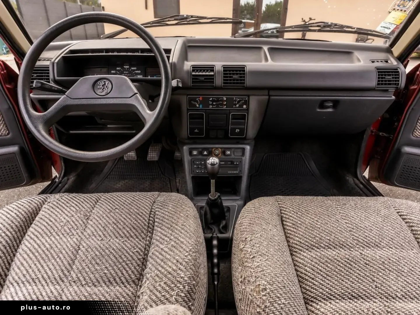 Peugeot 305