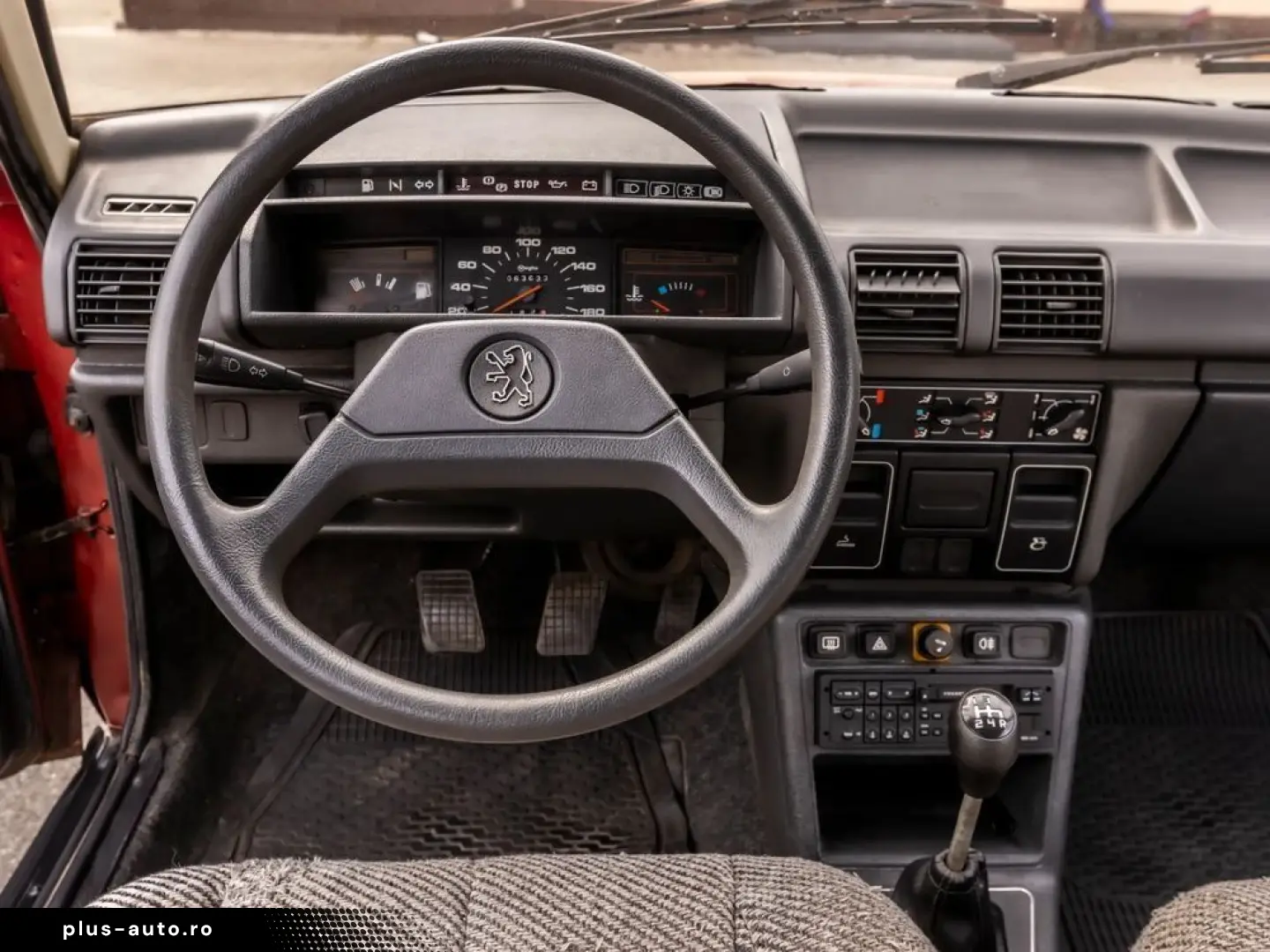 Peugeot 305