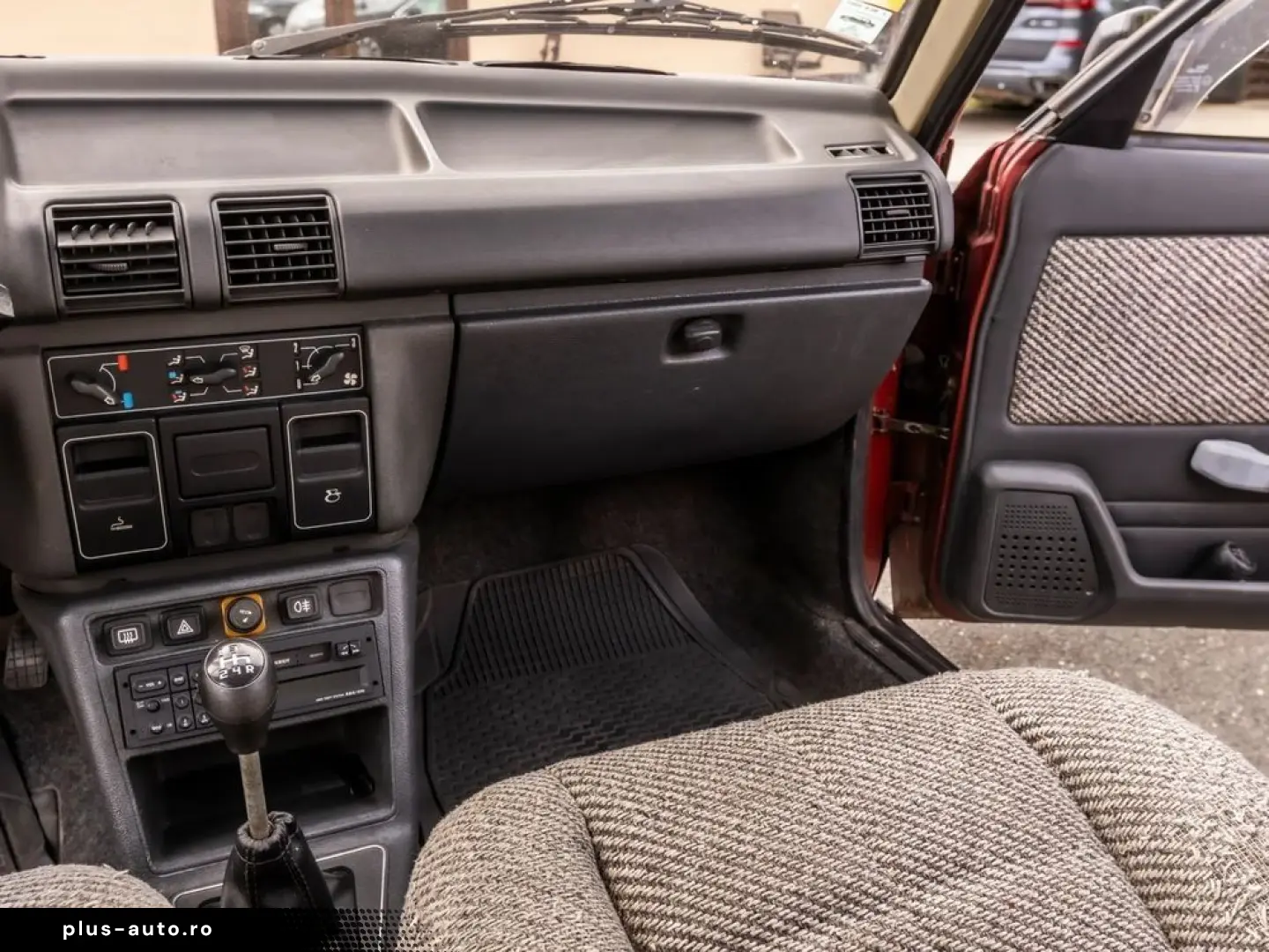 Peugeot 305