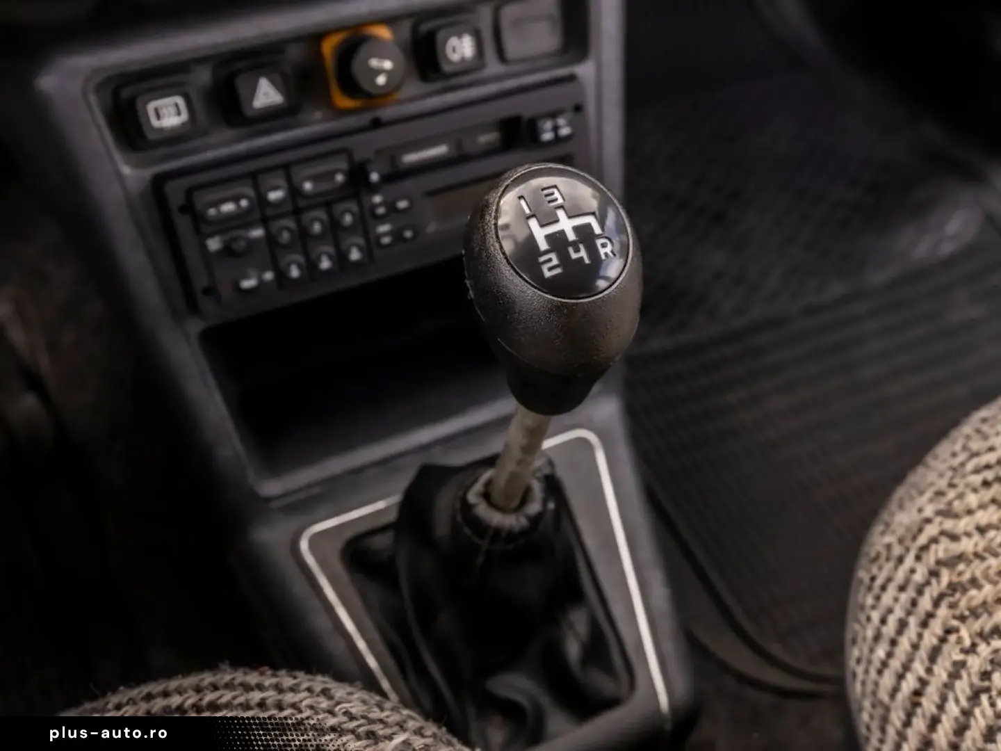 Peugeot 305