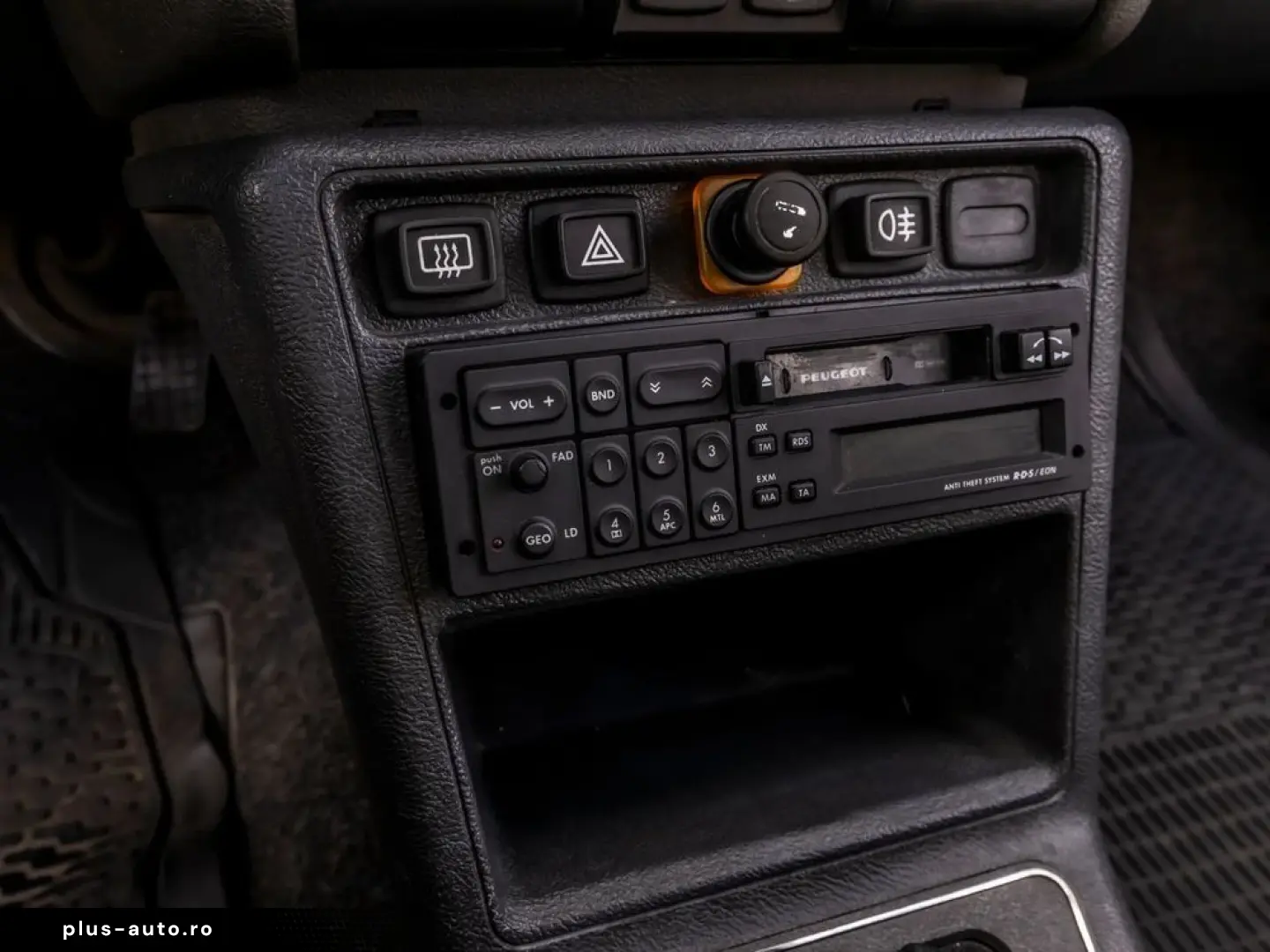Peugeot 305