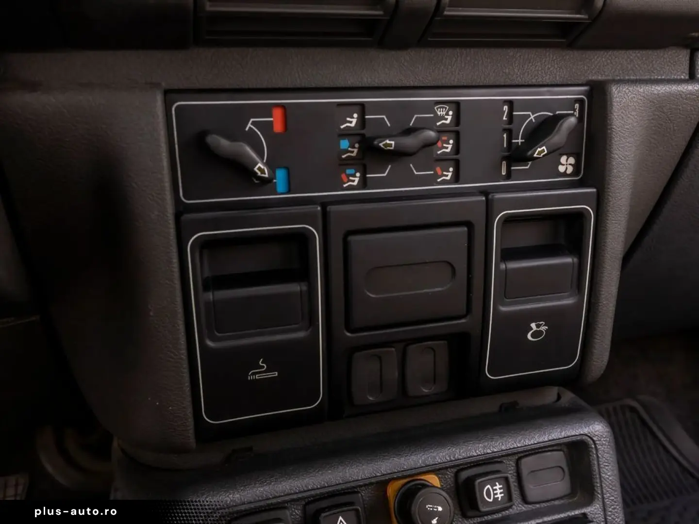 Peugeot 305