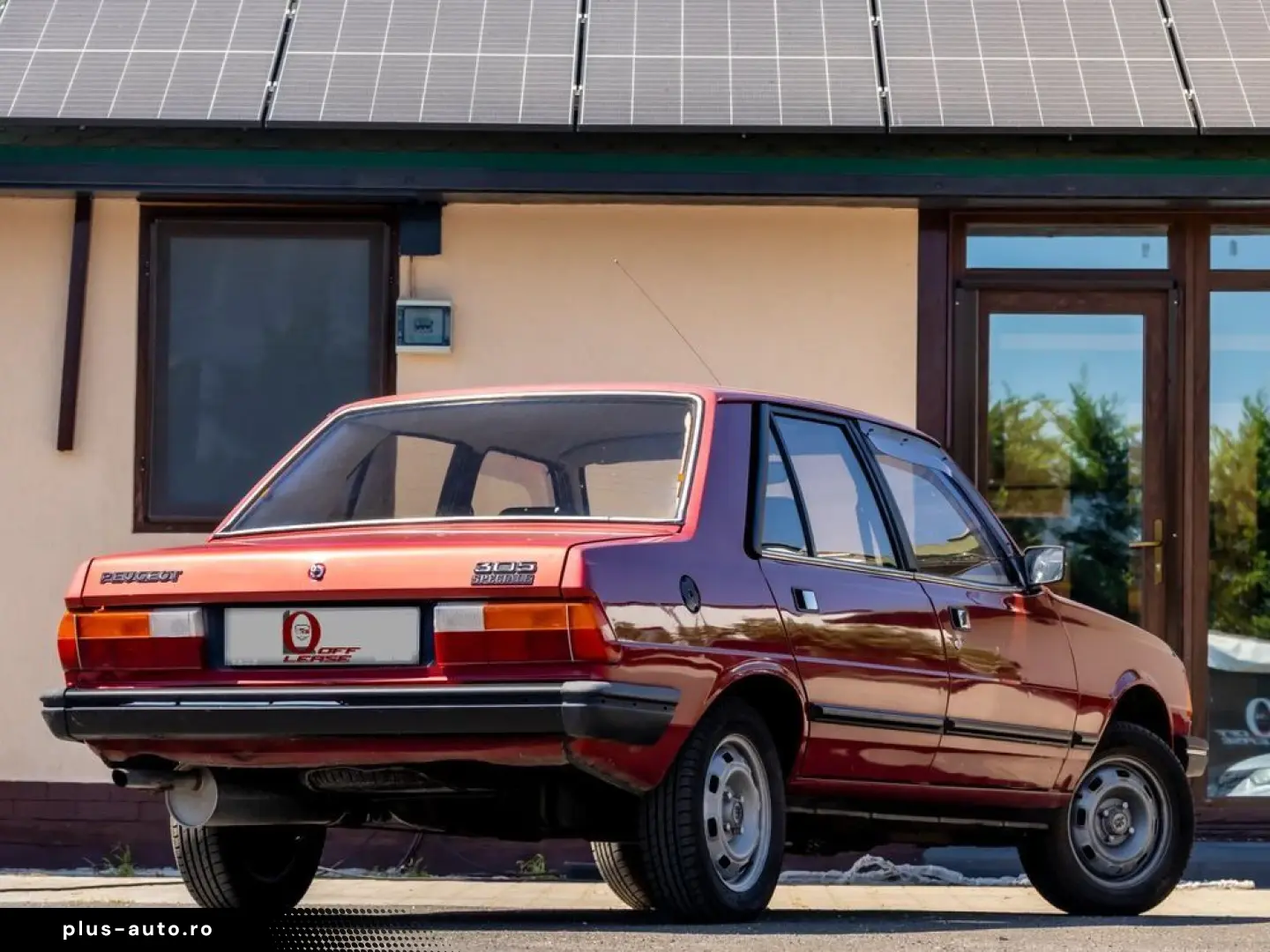 Peugeot 305
