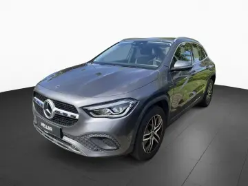 MERCEDES-BENZ GLA 200 7G-DCT