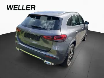 MERCEDES-BENZ GLA 200 7G-DCT
