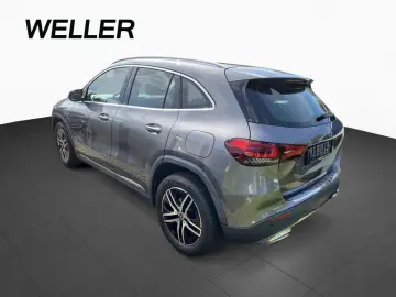 MERCEDES-BENZ GLA 200 7G-DCT