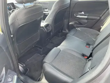 MERCEDES-BENZ GLA 200 7G-DCT
