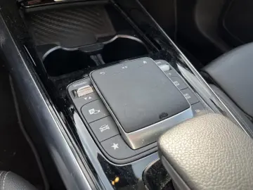 MERCEDES-BENZ GLA 200 7G-DCT