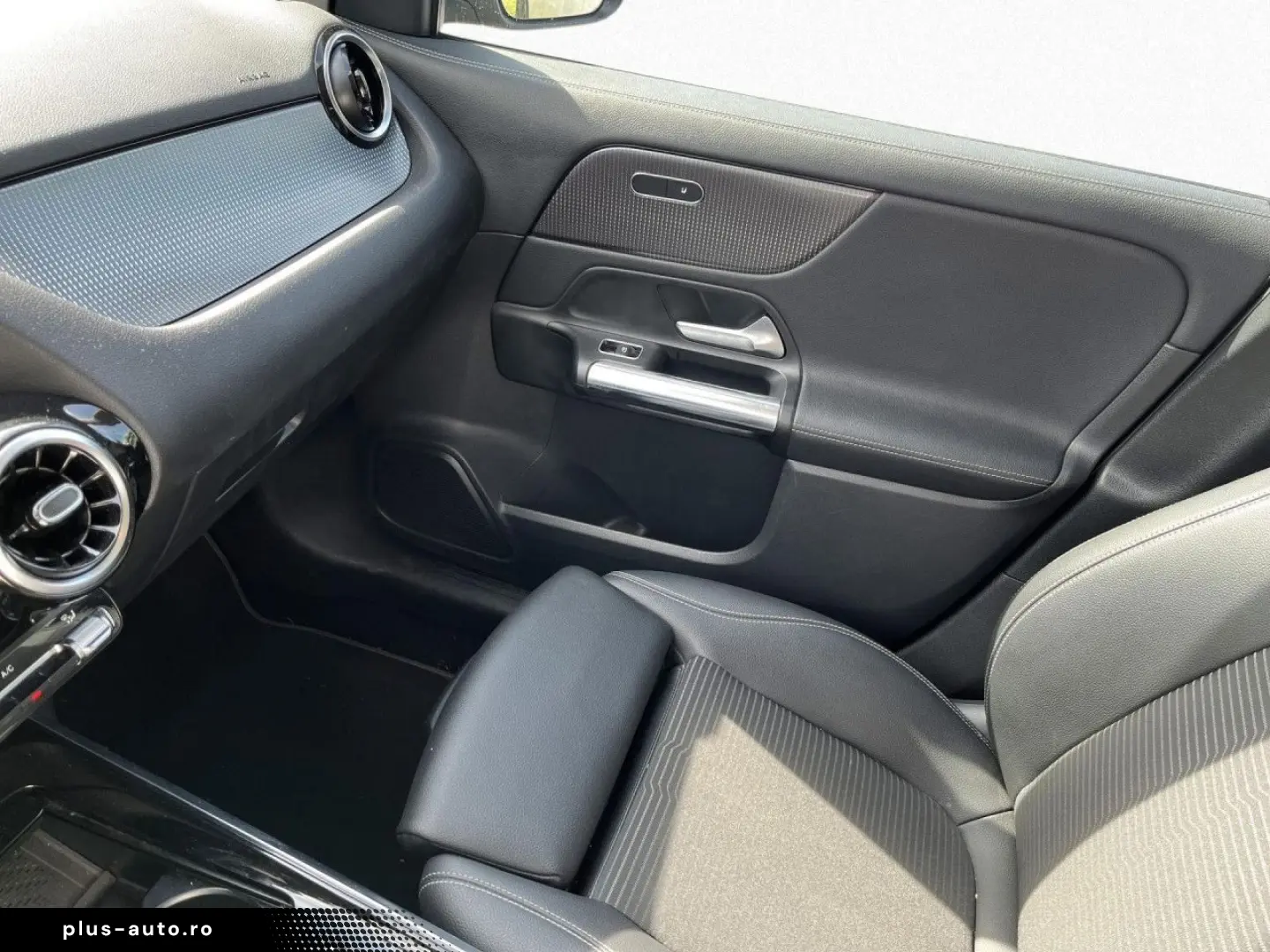 MERCEDES-BENZ GLA 200 7G-DCT