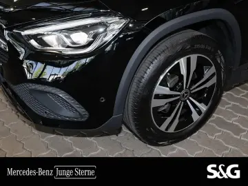 MERCEDES-BENZ GLA 200 Progressive