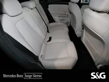 MERCEDES-BENZ GLA 200 Progressive