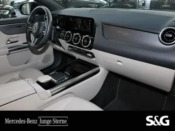 MERCEDES-BENZ GLA 200 Progressive