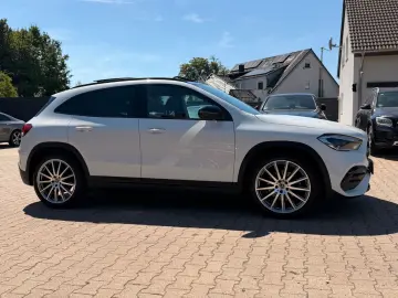 MERCEDES-BENZ GLA 200 7G-DCT AMG Line